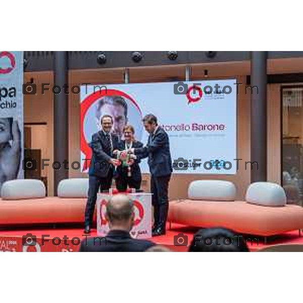 Bergamo, 23 ottobre 2026 – Un momento della nuova edizione del "Festival del Sarà – Dialoghi sul futuro", intitolata "Europa allo specchio", tenutasi presso la sede del CIID al Monastero di Astino. Durante l\'evento si sono svolti dibattiti dedicati a geopolitica, difesa, energia e identità europea, con i saluti istituzionali della sindaca di Bergamo Elena Carnevali e del presidente della Camera di Commercio Giovanni Zambonelli. Tra i momenti principali, il dialogo tra Roberto Cingolani e l\'ideatore del festival Antonello Barone, culminato con la consegna del primo "Premio Sarà" da parte della fondatrice del CIID Simona Maschi, seguito dal panel sul tema delle democrazie alla prova con l\'europarlamentare Giorgio Gori. in foto: Elena Carnevali, Giovanni Zambonelli