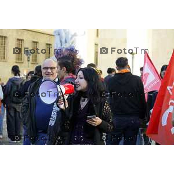Bergamo protesta contro il caro vita e la scuola 24 ottobre 2026 cronaca Bergamo Italia Foto Tiziano Manzoni Lapresse