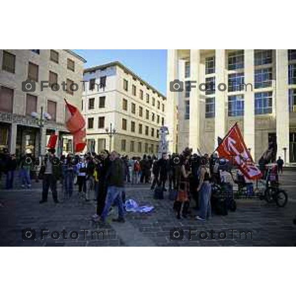 Bergamo protesta contro il caro vita e la scuola 24 ottobre 2026 cronaca Bergamo Italia Foto Tiziano Manzoni Lapresse