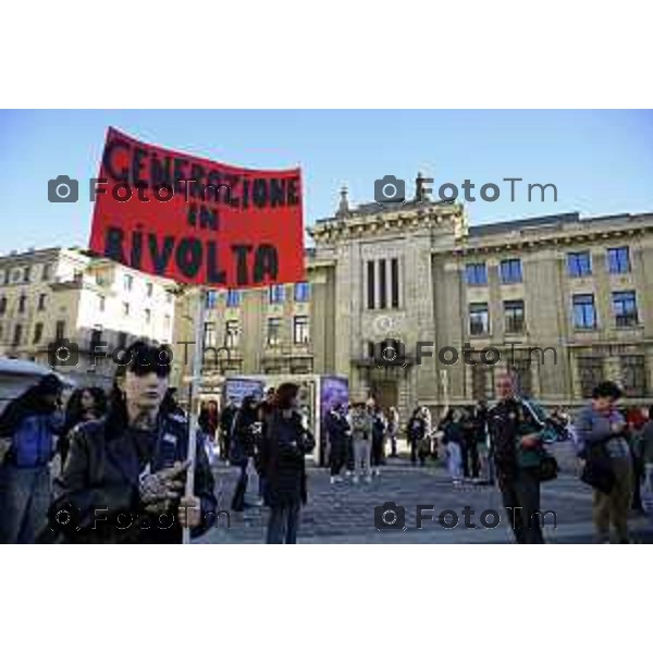 Bergamo protesta contro il caro vita e la scuola 24 ottobre 2026 cronaca Bergamo Italia Foto Tiziano Manzoni Lapresse