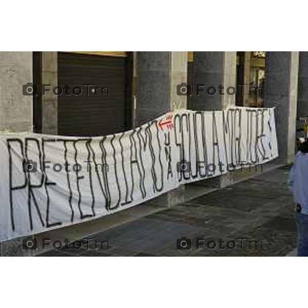 Bergamo protesta contro il caro vita e la scuola 24 ottobre 2026 cronaca Bergamo Italia Foto Tiziano Manzoni Lapresse