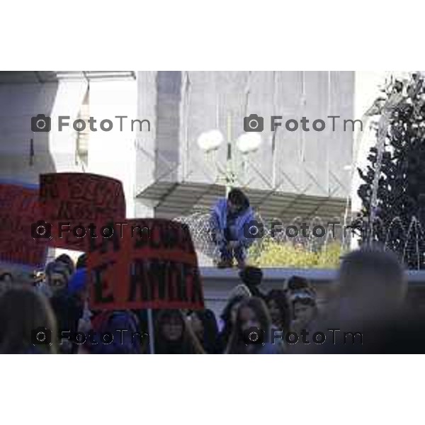 Bergamo protesta contro il caro vita e la scuola 24 ottobre 2026 cronaca Bergamo Italia Foto Tiziano Manzoni Lapresse