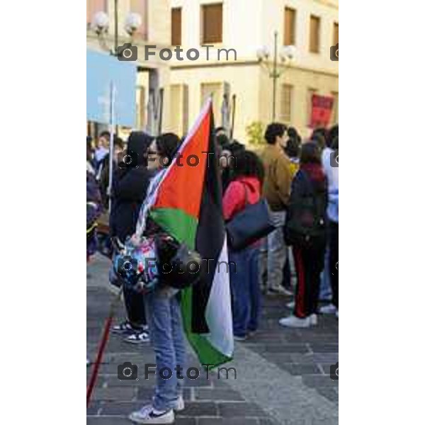 Bergamo protesta contro il caro vita e la scuola 24 ottobre 2026 cronaca Bergamo Italia Foto Tiziano Manzoni Lapresse