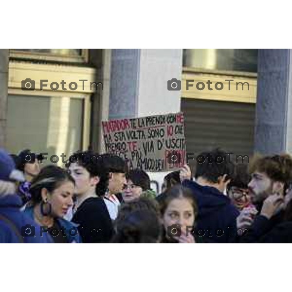 Bergamo protesta contro il caro vita e la scuola 24 ottobre 2026 cronaca Bergamo Italia Foto Tiziano Manzoni Lapresse