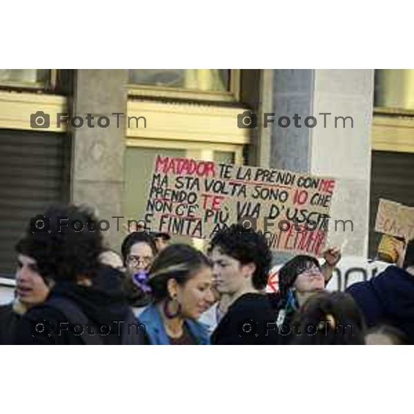 Bergamo protesta contro il caro vita e la scuola 24 ottobre 2026 cronaca Bergamo Italia Foto Tiziano Manzoni Lapresse