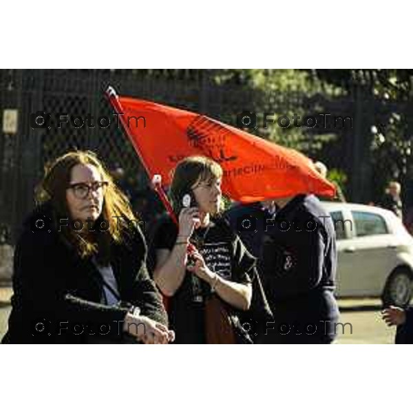 Bergamo protesta contro il caro vita e la scuola 24 ottobre 2026 cronaca Bergamo Italia Foto Tiziano Manzoni Lapresse