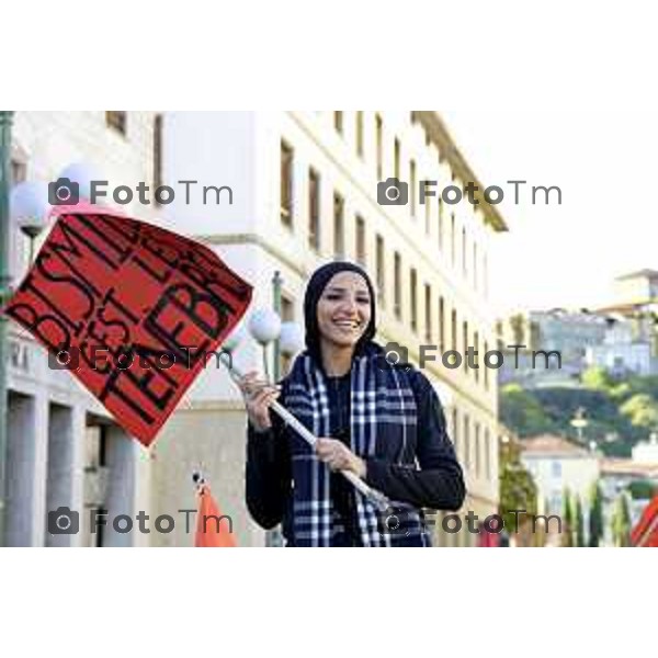Bergamo protesta contro il caro vita e la scuola 24 ottobre 2026 cronaca Bergamo Italia Foto Tiziano Manzoni Lapresse