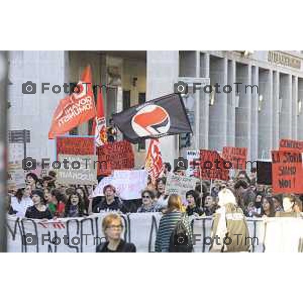 Bergamo protesta contro il caro vita e la scuola 24 ottobre 2026 cronaca Bergamo Italia Foto Tiziano Manzoni Lapresse