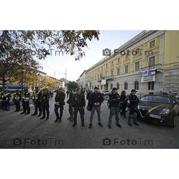 Bergamo protesta contro il caro vita e la scuola 24 ottobre 2026 cronaca Bergamo Italia Foto Tiziano Manzoni Lapresse