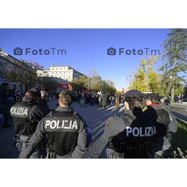 Bergamo protesta contro il caro vita e la scuola 24 ottobre 2026 cronaca Bergamo Italia Foto Tiziano Manzoni Lapresse