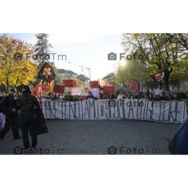 Bergamo protesta contro il caro vita e la scuola 24 ottobre 2026 cronaca Bergamo Italia Foto Tiziano Manzoni Lapresse