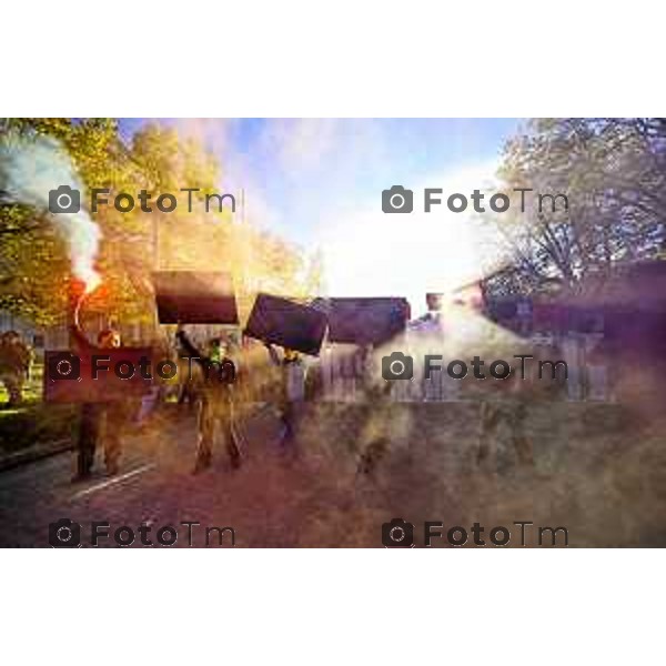 Bergamo protesta contro il caro vita e la scuola 24 ottobre 2026 cronaca Bergamo Italia Foto Tiziano Manzoni Lapresse