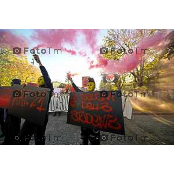 Bergamo protesta contro il caro vita e la scuola 24 ottobre 2026 cronaca Bergamo Italia Foto Tiziano Manzoni Lapresse