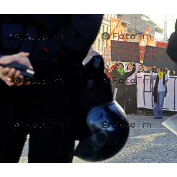 Bergamo protesta contro il caro vita e la scuola 24 ottobre 2026 cronaca Bergamo Italia Foto Tiziano Manzoni Lapresse