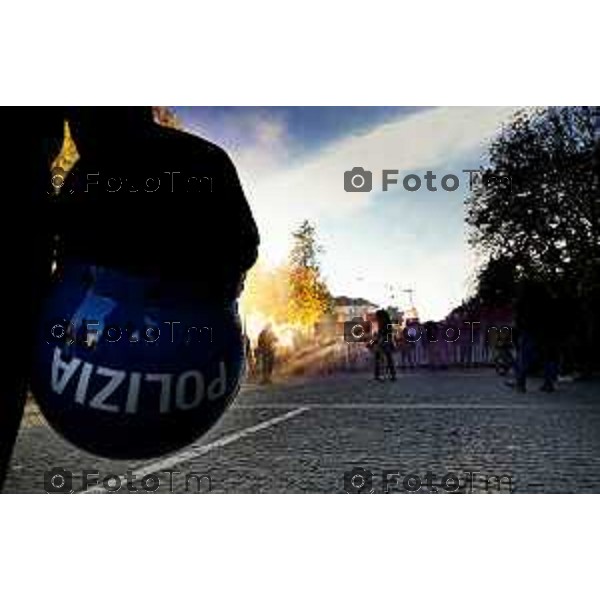 Bergamo protesta contro il caro vita e la scuola 24 ottobre 2026 cronaca Bergamo Italia Foto Tiziano Manzoni Lapresse