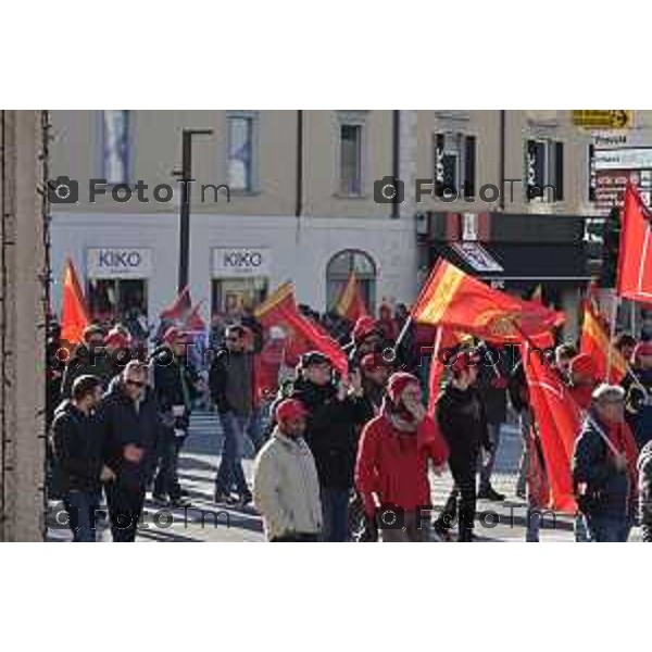 Foto Manzoni Tiziano/LaPresse 24-11-2023 Bergamo Italia- Cronaca Orhan Bergamo sciopero Cgil e UIL contro la legge di bilancio 2023