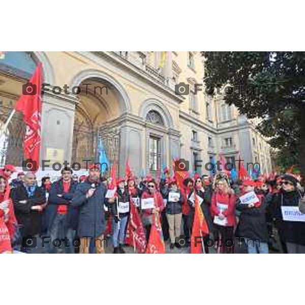 Foto Manzoni Tiziano/LaPresse 24-11-2023 Bergamo Italia- Cronaca Orhan Bergamo sciopero Cgil e UIL contro la legge di bilancio 2023 Marco Toscano, segretario generale della CGIL di Bergamo.
