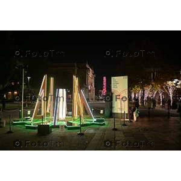 Tiziano Manzoni/LaPresse 24-11- 2023 Bergamo, Italia Cronaca Bergamo tour di Christmas Design - mostra installazioni d\'autore nelle piazze di Bergamo