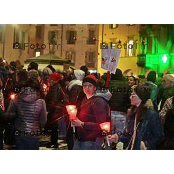 Tiziano Manzoni/LaPresse 24-11- 2023 Bergamo, Italia Cronaca Bergamo fiaccolata contro il femminicidio e per Giulia Cecchetin