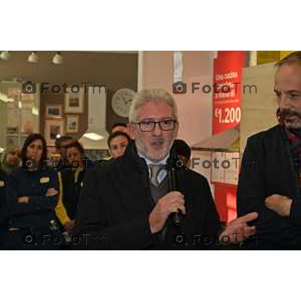 Foto Manzoni Tiziano/LaPresse 29 11-2023 Bergamo Italia- Cronaca Curno BG inaugurato il nuovo punto vendita Ikea centro commerciale curno